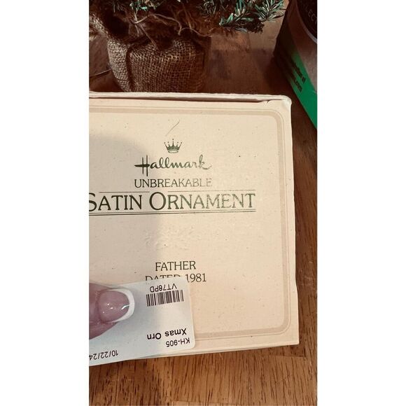 Hallmark Keepsake Christmas Tree Ornament "Father" Unbreakable satin - Picture 5 of 5
